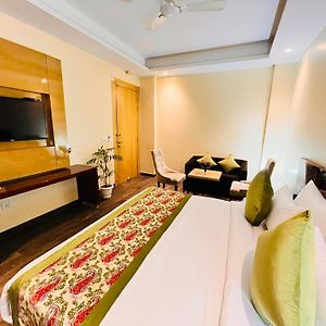 Hotel Banz Near Delhi Airport